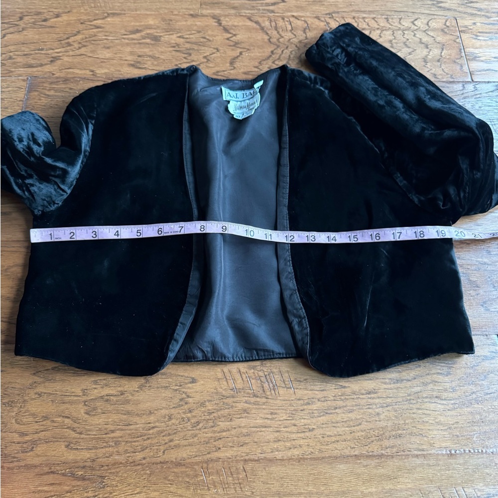 A.J. Bari Neiman Marcus Black Velvet Crop‎ Jacket - Picture 7 of 9